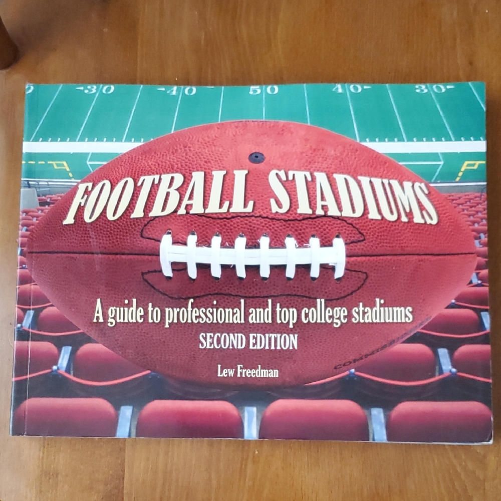Football Stadiums A guide to professional and top college stadiums 2018 BOOK